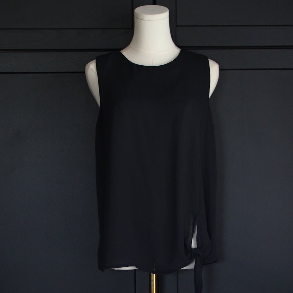 Dex | Black Sleeveless Blouse